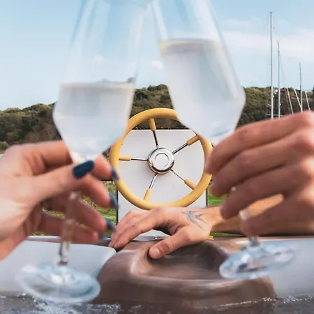 Hausboot Astrid - Floating House Apartman *