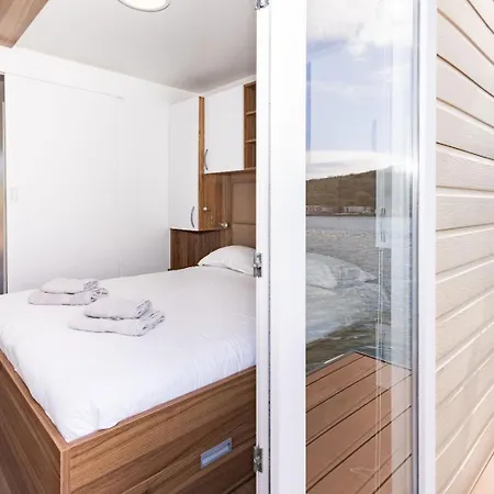 Apartment Hausboot Astrid - Floating House *