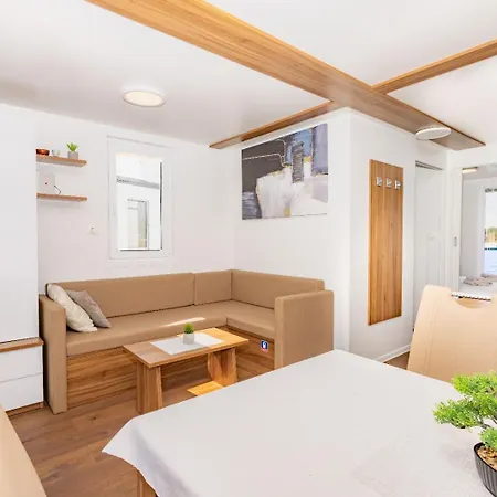 Hausboot Astrid - Floating House Póla