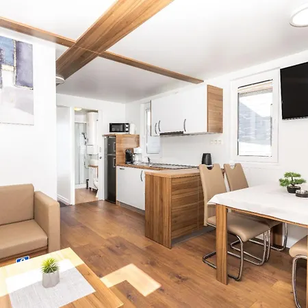Hausboot Astrid - Floating House Apartment