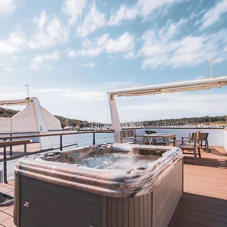 Apartment Hausboot Astrid - Floating House