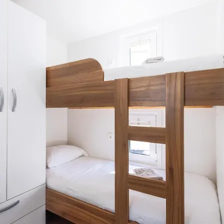 Hausboot Astrid - Floating House * Póla