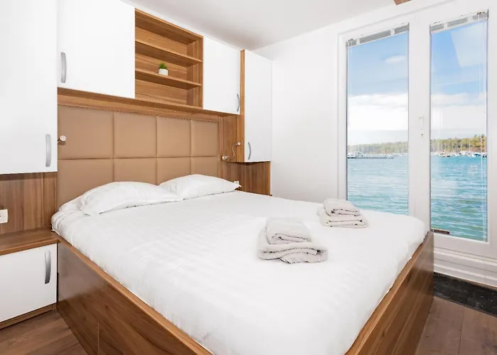 Hausboot Astrid - Floating House 아파트 *