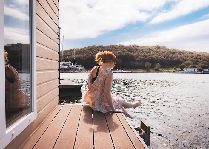 Hausboot Astrid - Floating House * 풀라