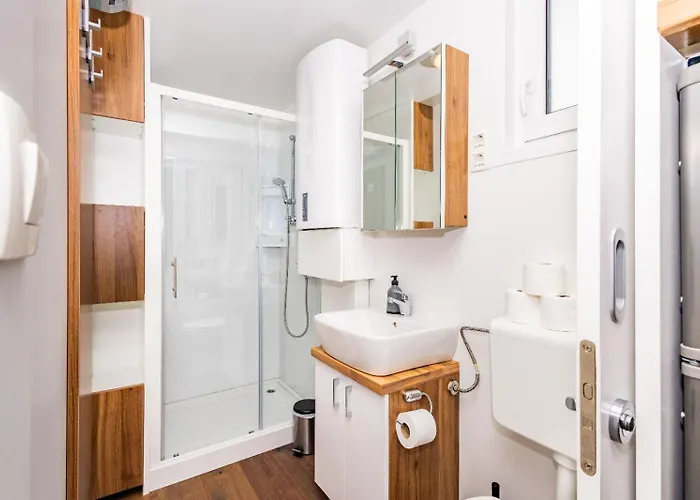 Hausboot Astrid - Floating House * 풀라