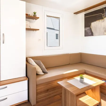 Hausboot Astrid - Floating House Пула