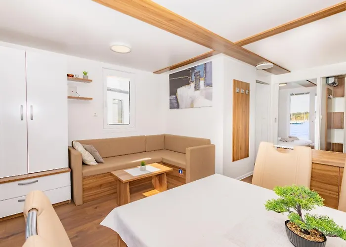 Hausboot Astrid - Floating House Pula